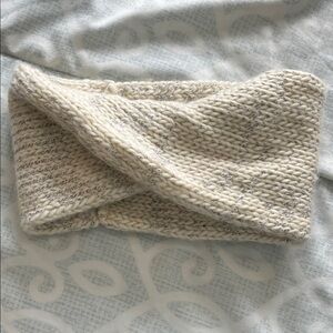 Cream Knit Twist Headband